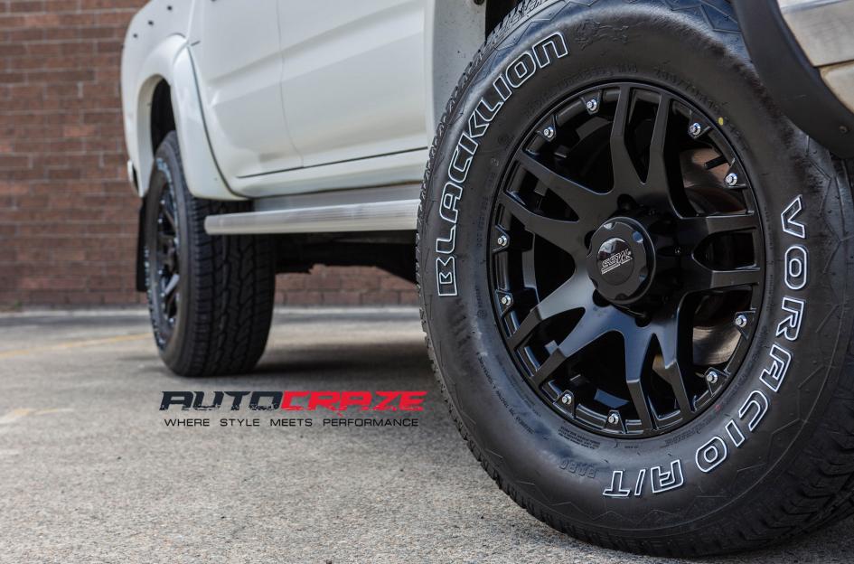 TOYOTA HILUX N70 4WD CLIFF MATTE BLACK 